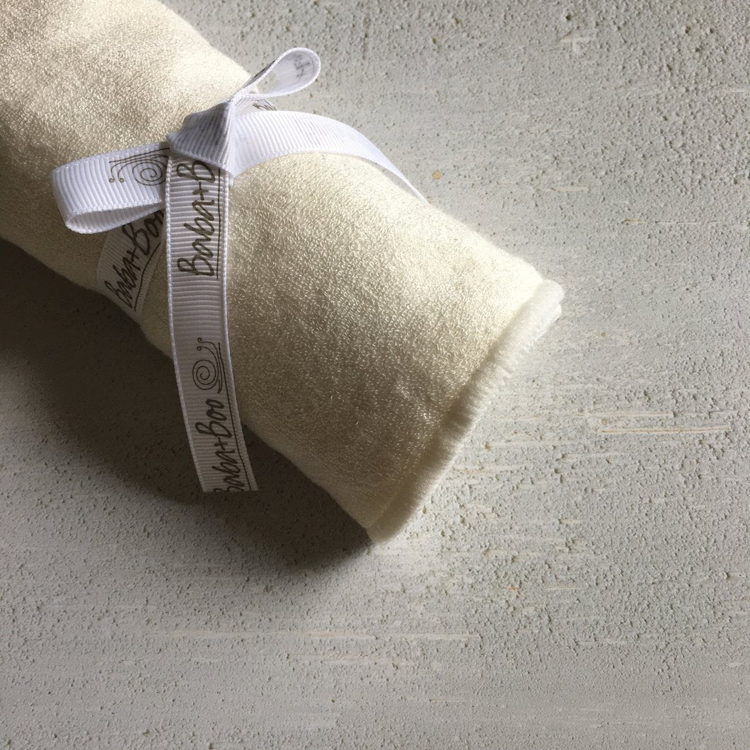 Roll of reusable wipes - white colour