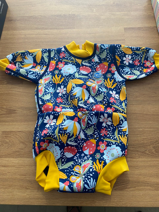 Splash About wetsuit medium 3-8months