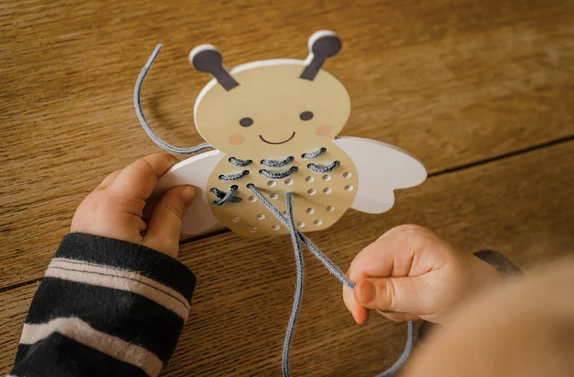 Honey Bee Stitching Kit