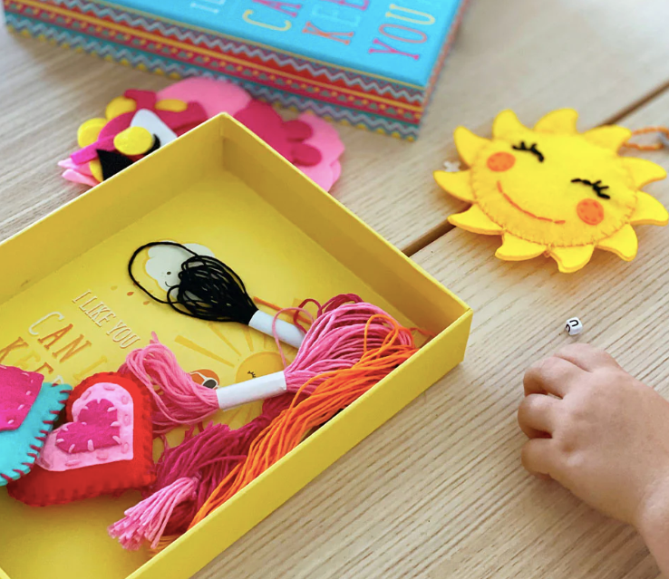 Deco Backpack Charms Felt Art Set